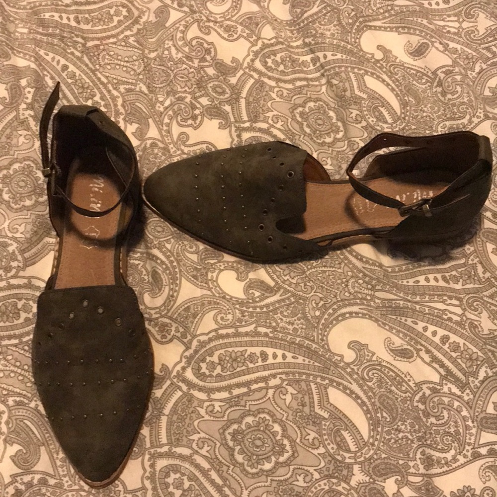 Women’s dress shoes size 10